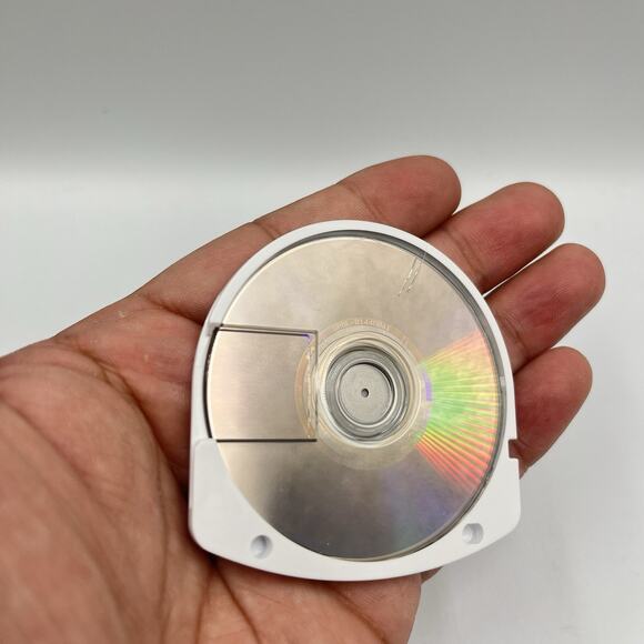 Ratchet & Clank: Size Matters (PSP, 2007) UMD Game Disc Only - Tested - Picture 2 of 4